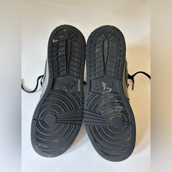 Nike Boy’s Black and Gray Sneakers - Picture 15 of 15